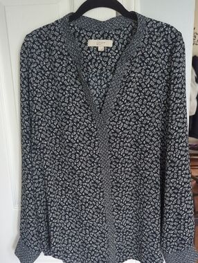 LOFT Navy and White Floral V-Neck Top